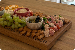 Mix de queijo, frios e frutas secas